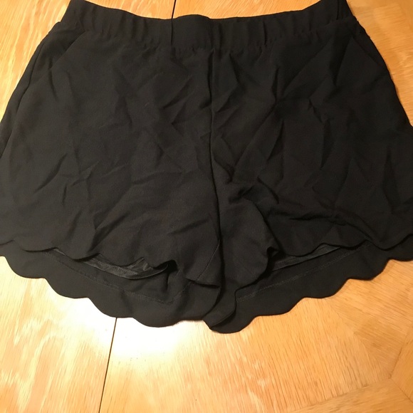 torrid Pants - Torrid
shorts 
-plus size 12
-black, scallop edge